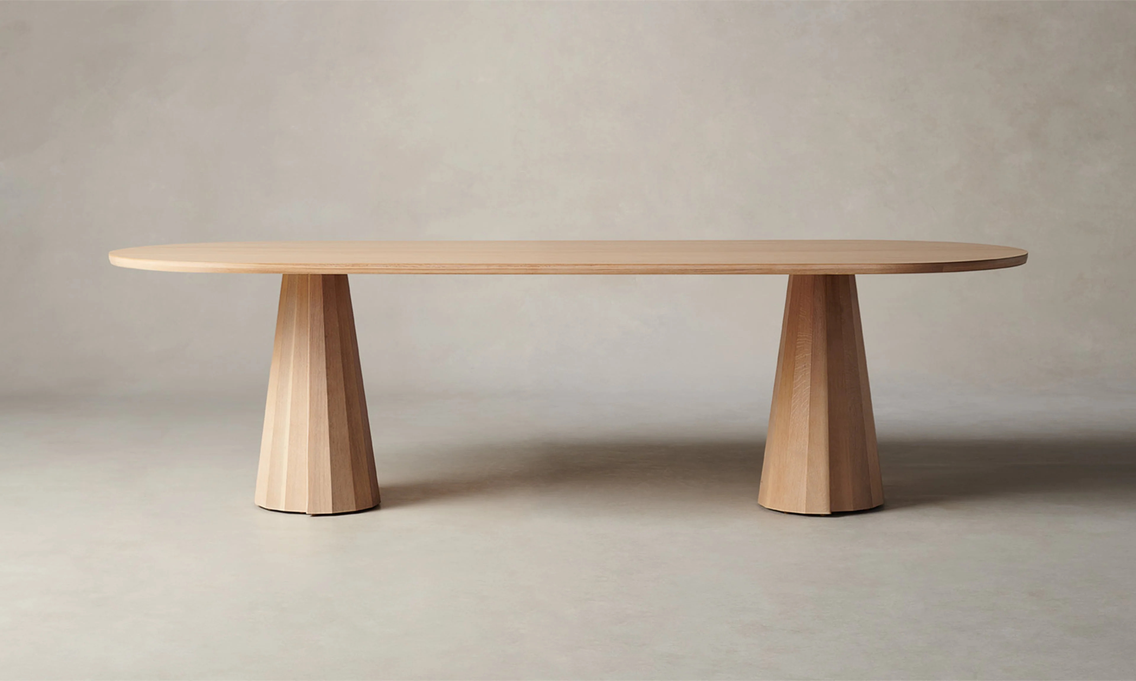 Mesa de comedor ovalado de Finnley Oak