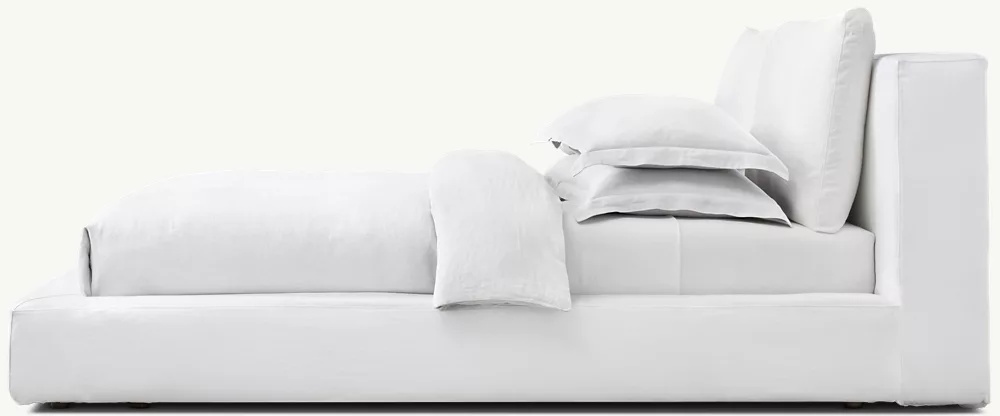 Cama de plataforma con cubierta de nubes en la nube