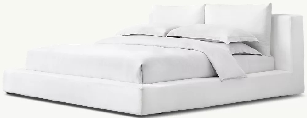 Cama de plataforma con cubierta de nubes en la nube