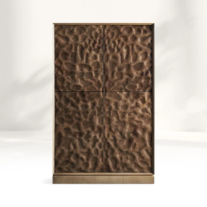 Gabinete de bronce texturizado