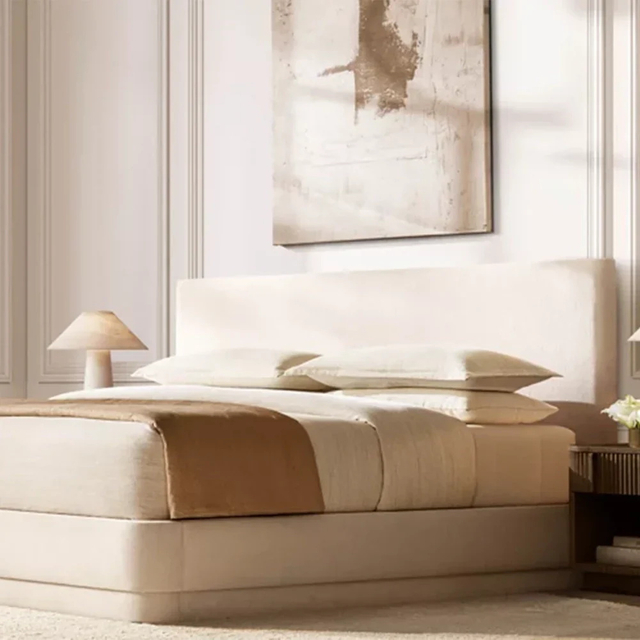 Cama doble tapizada suave con bordes rectos