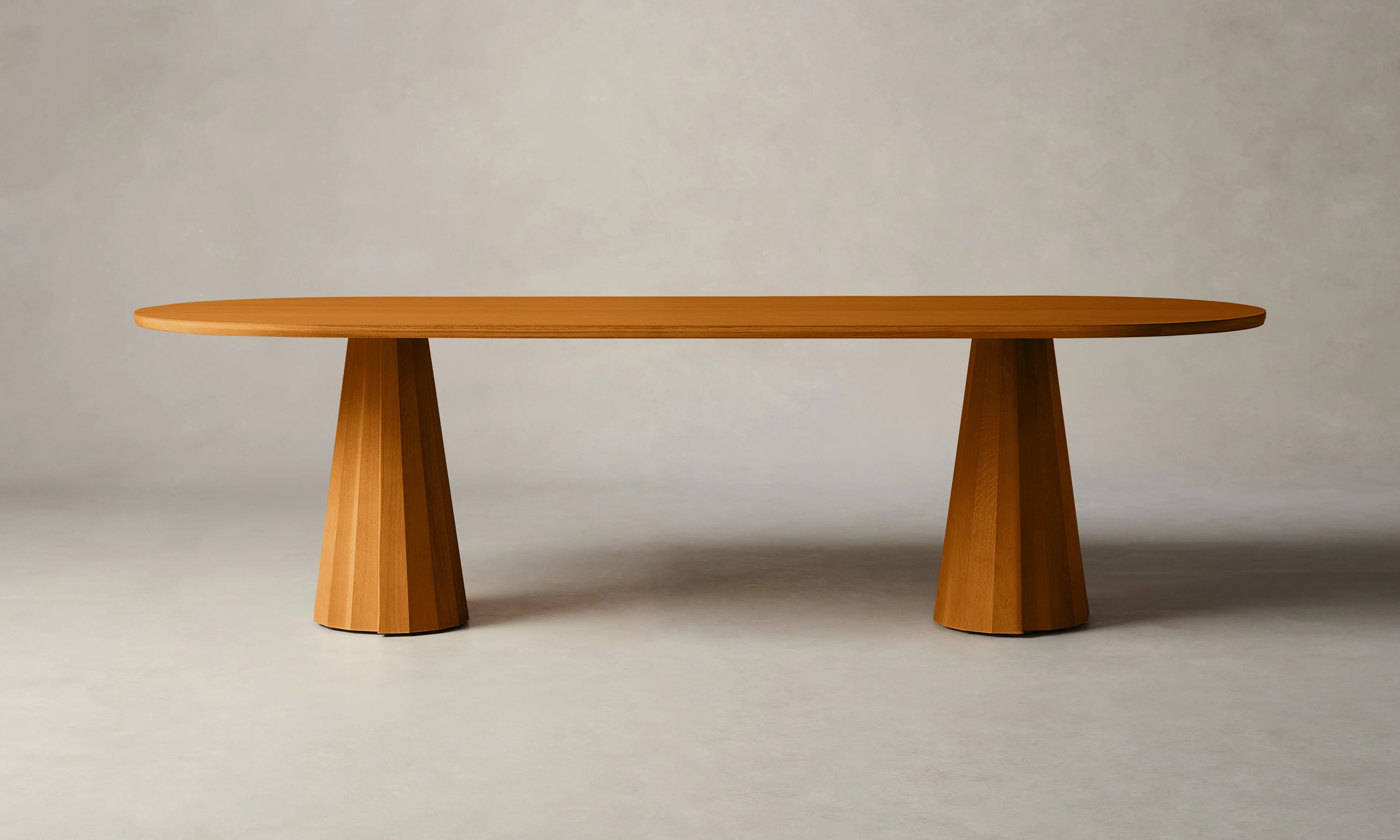 Mesa de comedor ovalado de Finnley Oak