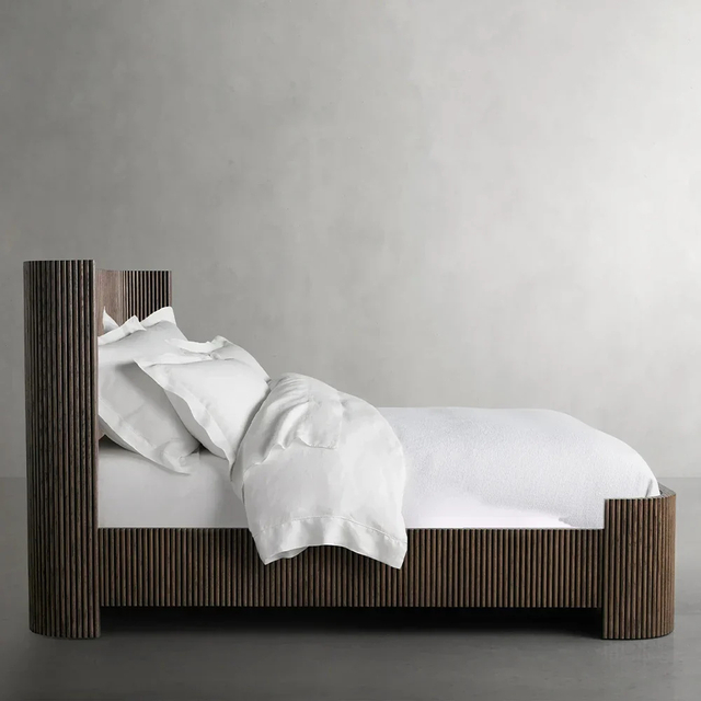 Cama de ébano de Finnley ranurada 