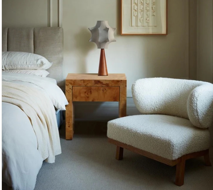 Mesa lateral de madera maciza estilo wabi-sabi