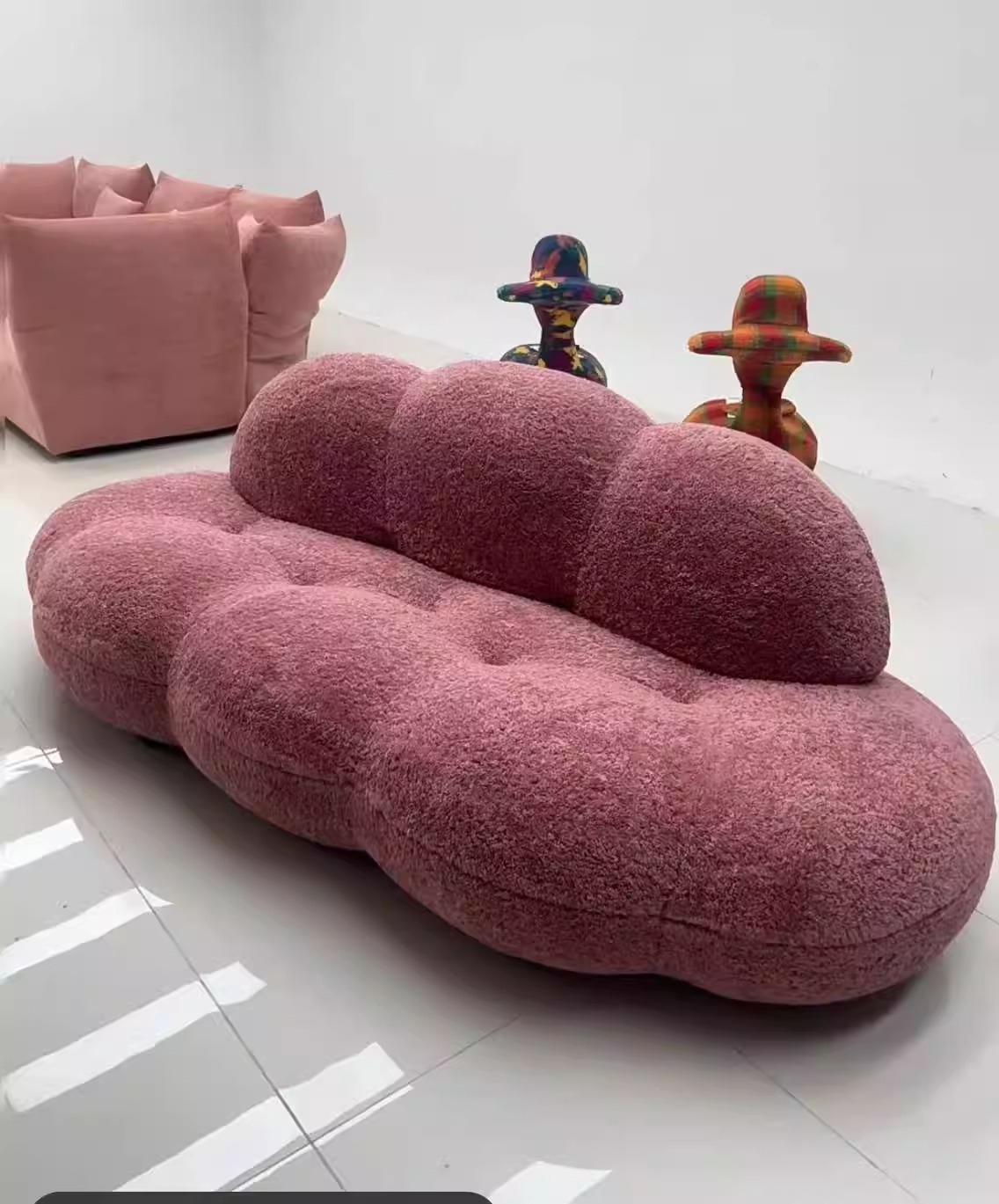 Sofá de lana de alpaca en forma de nube