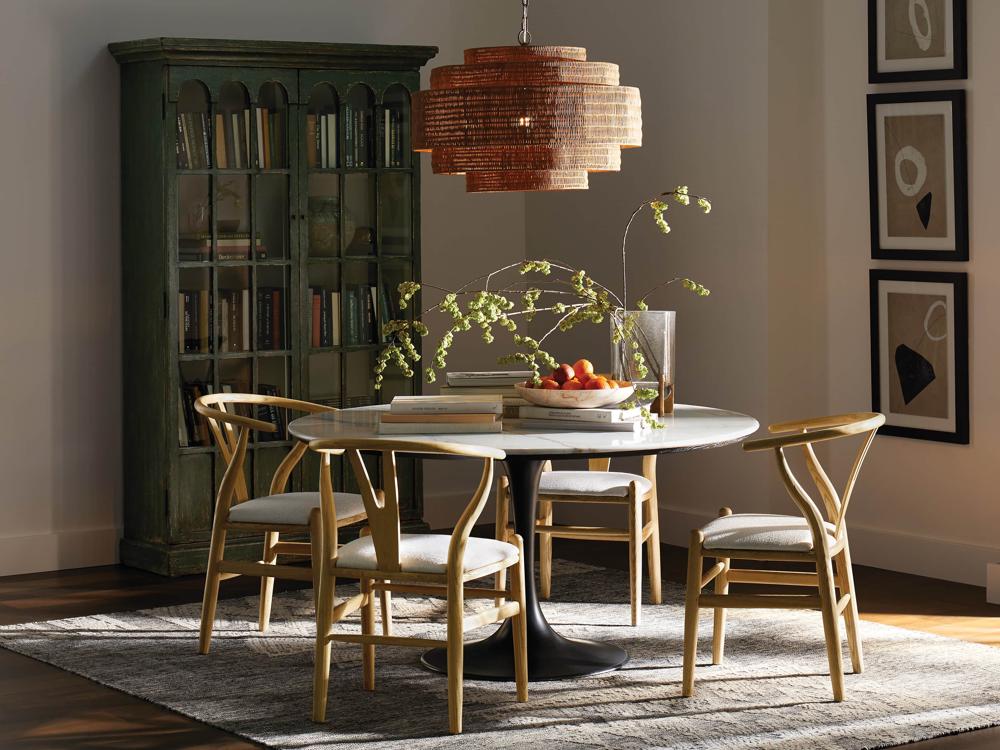 Gabinete de almacenamiento de ventanas de arco clásico