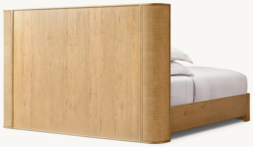 La parte posterior de la cama de madera maciza