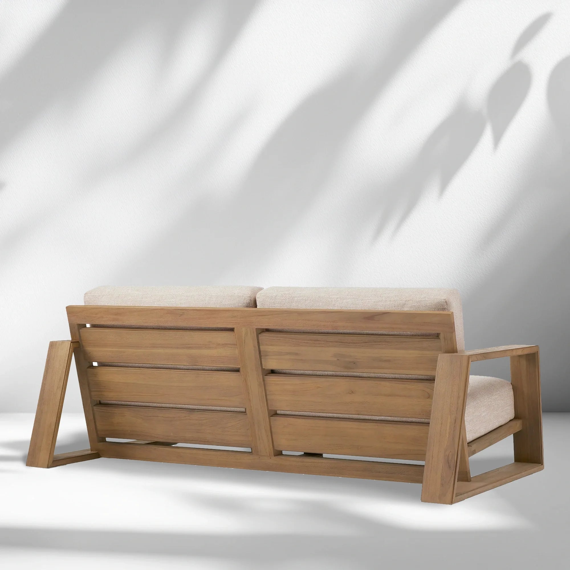 Sofá al aire libre en cervatillo desgastado