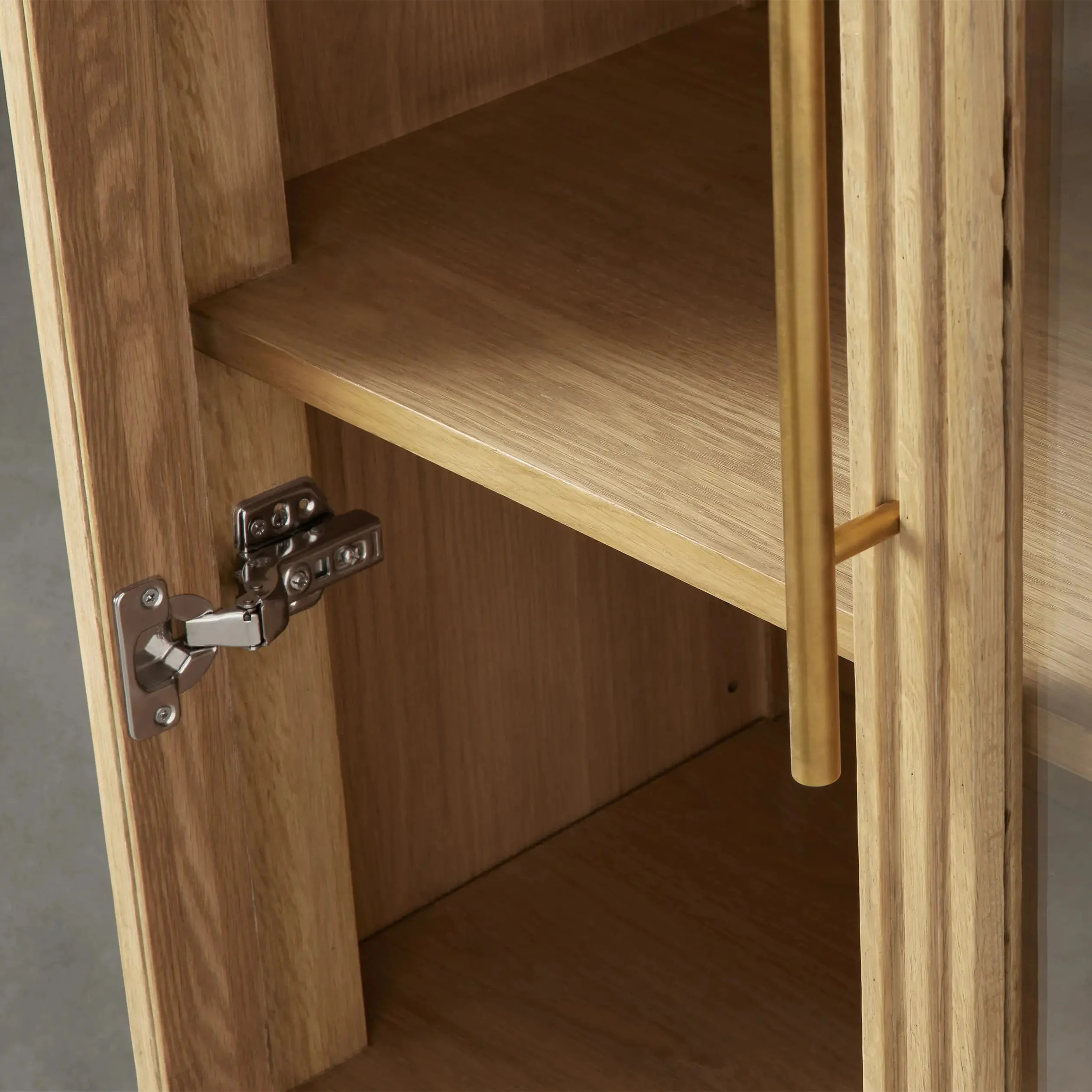 Moderno - Gabinete de exhibición de madera oscura de lujo