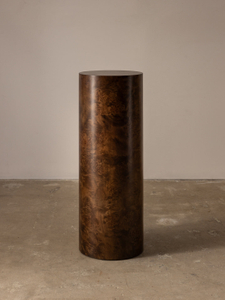 Mesa de noche de corteza de árbol