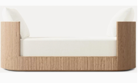 Tablero de sala de estar francés al final de la cama