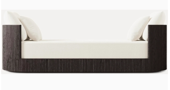 Tablero de sala de estar francés al final de la cama