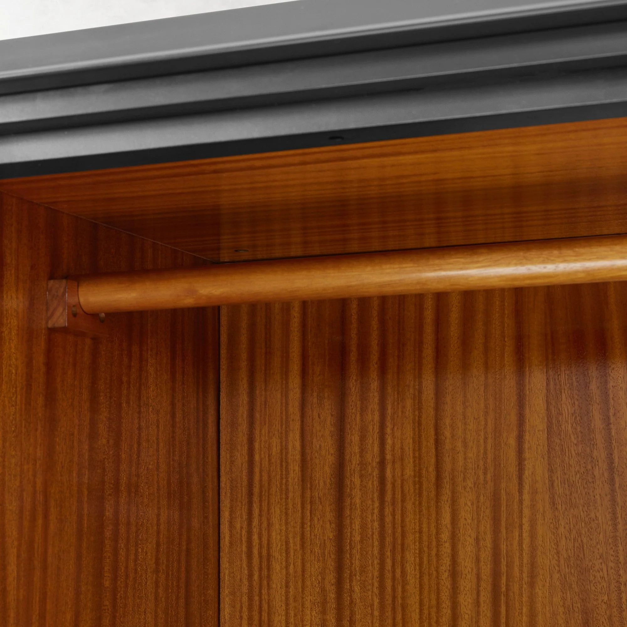 Gabinete de almacenamiento negro de puerta doble con cajón