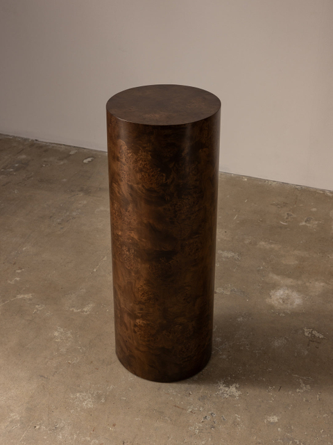 Mesa de noche de corteza de árbol